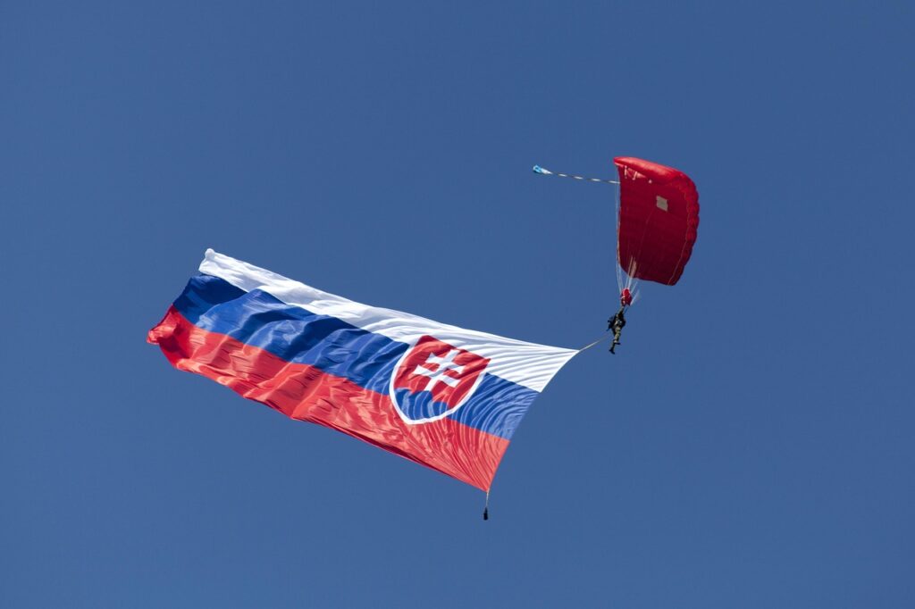 slovak flag, pledge, paragliding, parachutist, sliač, parachute, slovakia, air days